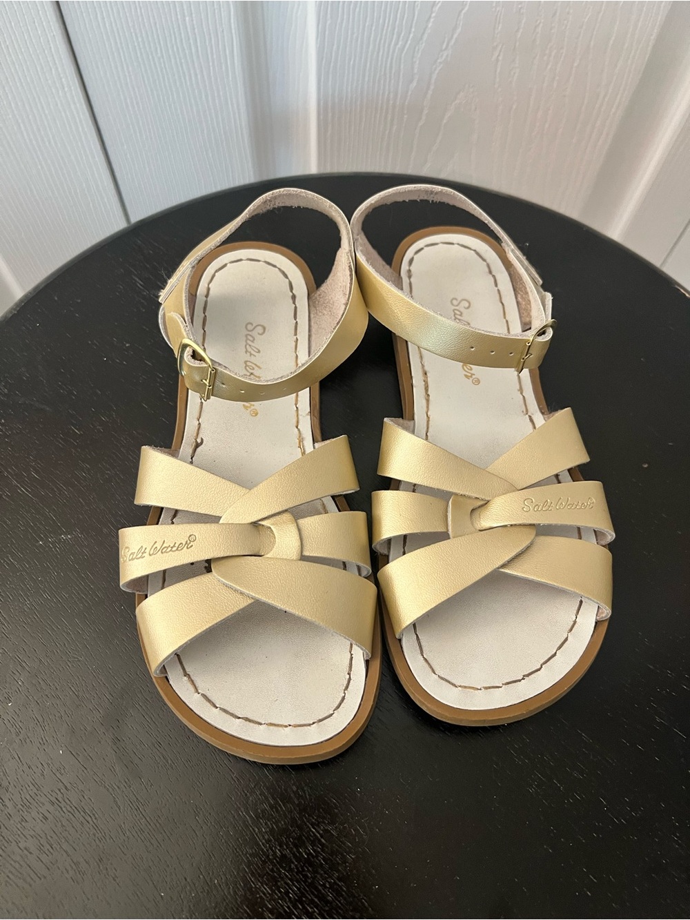 Salt Water Sandals Big Girls Size 5 – Gold – Like New